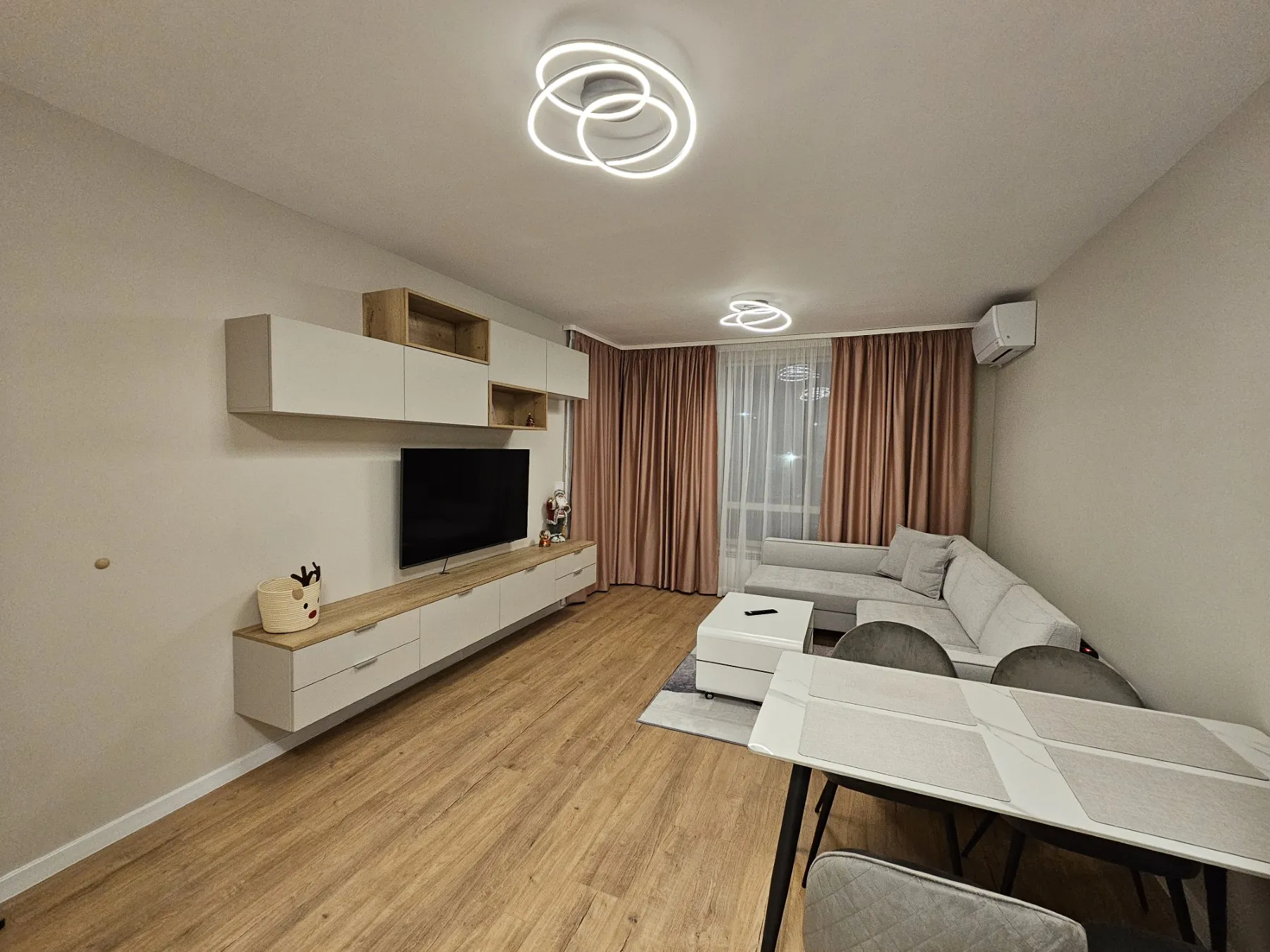 ТВ шкафове по поръчка от СИДИ СТИЛ